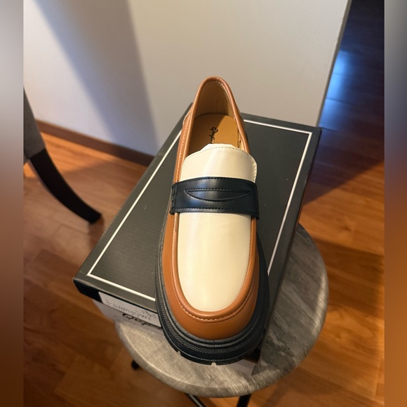 RONAT CAMEL PU LOAFERS! - Picture 2 of 6